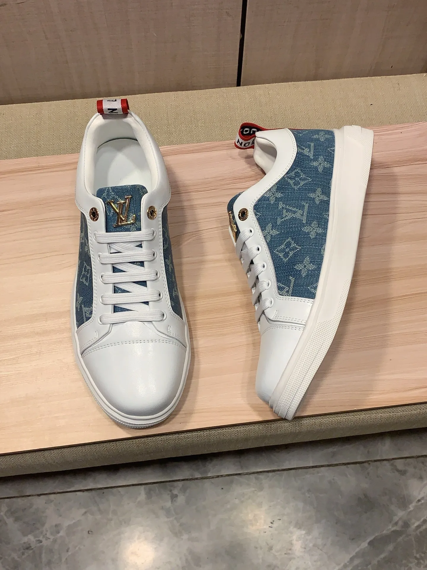 Men's Men's Shoes 💰420💰💰🎩🎩[Lightning][Lightning] "Lv*" The latest and most popular casual shoes, top brands [Seduce] Luxury ~ Purchasing Agency, Top ~ Quality. [Strong] The upper is made of imported breathable cowhide with material ➕ breathable sheepskin feet (•) and fine workmanship. The original stylish and stylish soft rubber wear-resistant and non-slip outsole is light and comfortable on the feet. The real thing looks better when photographed in person. 111: code: 38-44, 3️⃣ colors selected